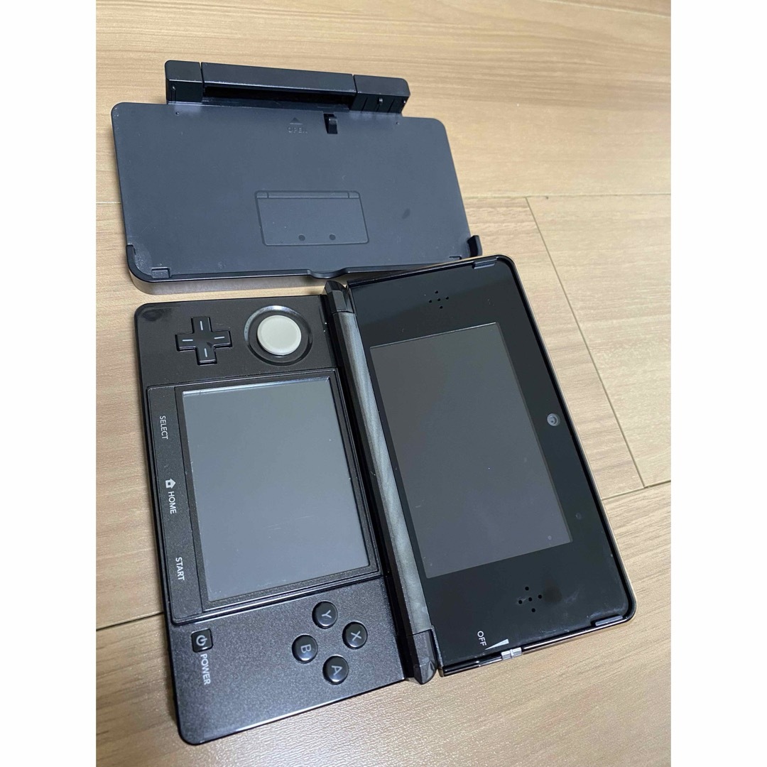 ニンテンドー3DS(ニンテンドー3DS)のニンテンドー3DS コスモブラック本体&充電器 エンタメ/ホビーのゲームソフト/ゲーム機本体(携帯用ゲーム機本体)の商品写真