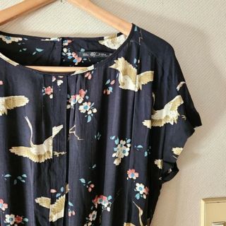 ザラ(ZARA)のZARA　TRF　ザラ　ワンピース　ネイビー　和風柄　鳥　バード　花　フラワー(ひざ丈ワンピース)