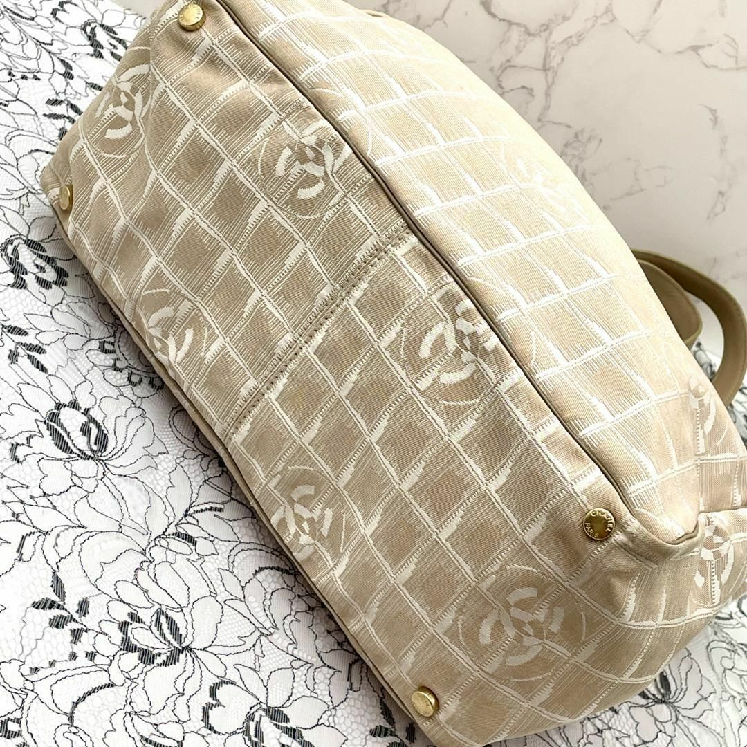 CHANEL(シャネル)の★良品★　CHANEL　シャネル　ニュートラベルライン トートバッグ　MM レディースのバッグ(トートバッグ)の商品写真