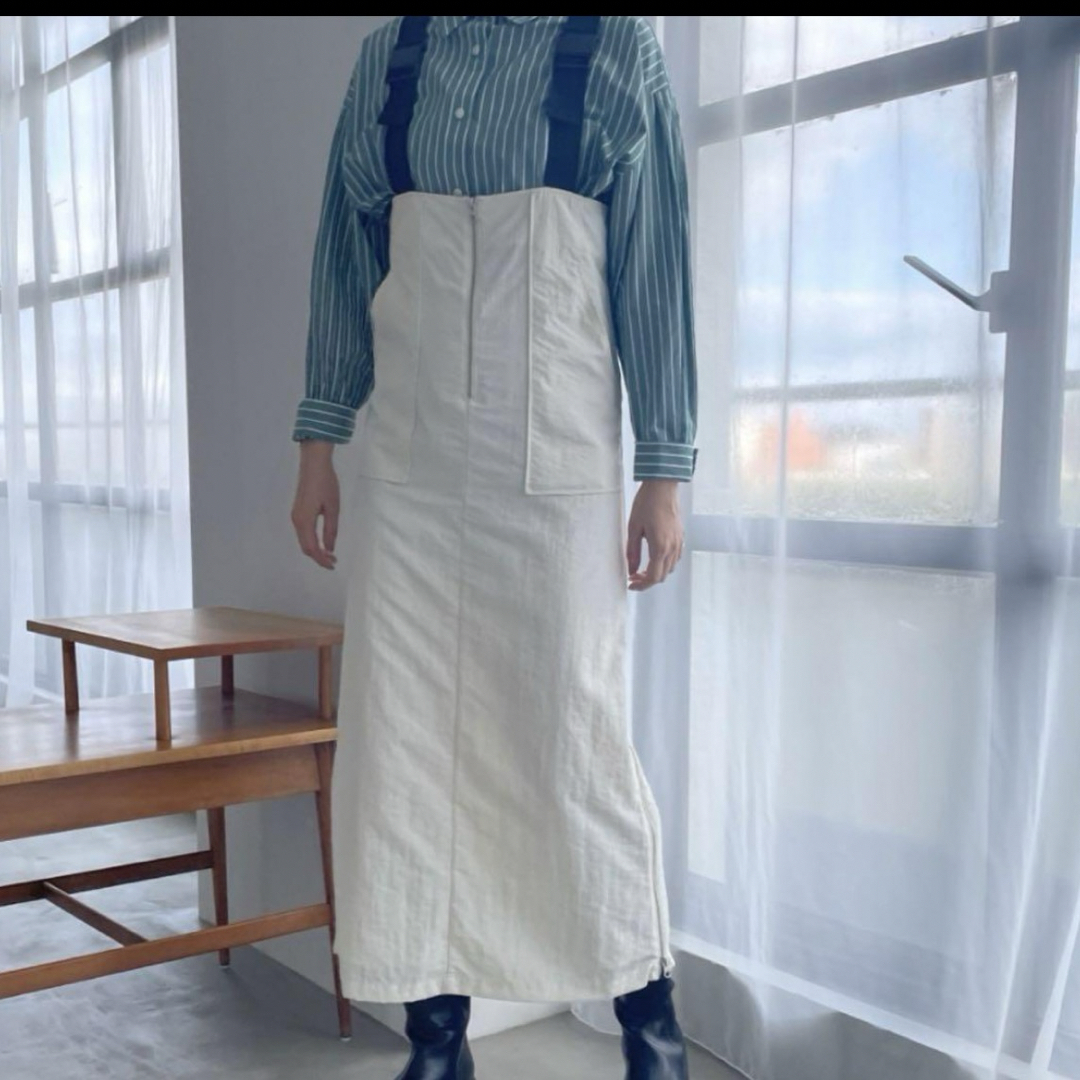 LOWRYS FARM(ローリーズファーム)の【新品、タグ付き】ローリーズファーム　ミリタリーサスツキスカート レディースのスカート(ロングスカート)の商品写真