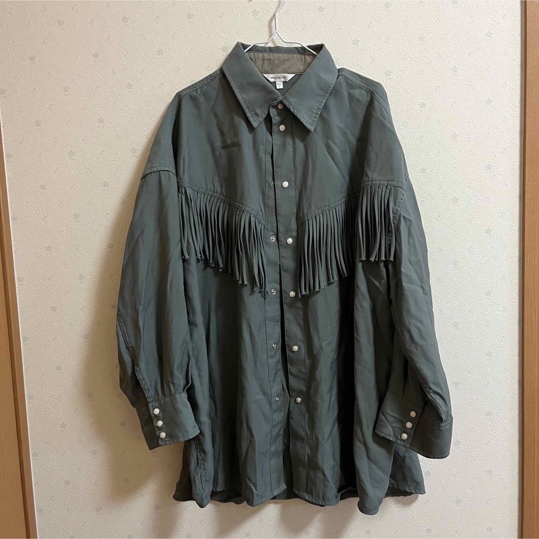 moussy(マウジー)のmoussy FRINGE OVER シャツ レディースのトップス(シャツ/ブラウス(長袖/七分))の商品写真