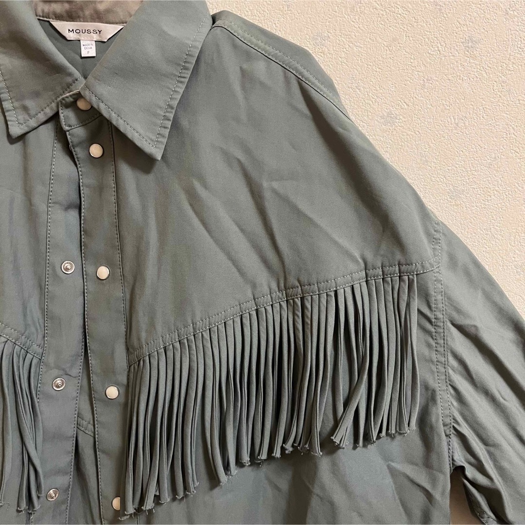 moussy(マウジー)のmoussy FRINGE OVER シャツ レディースのトップス(シャツ/ブラウス(長袖/七分))の商品写真