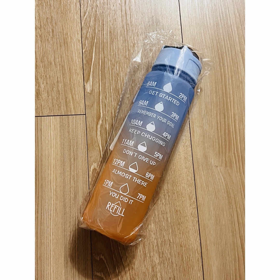 ストロー付きカラーボトル　タイムマーカー付き　900ml　水筒　 インテリア/住まい/日用品のキッチン/食器(弁当用品)の商品写真