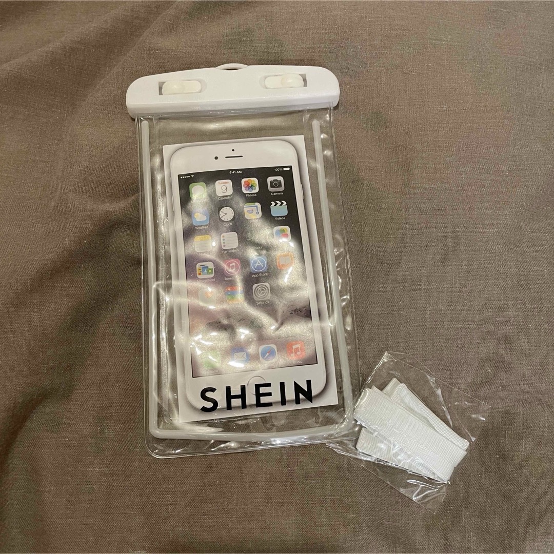 SHEIN(シーイン)のSHEIN シーイン スマホ 防水ケース ホワイト 白 スマホ/家電/カメラのスマートフォン/携帯電話(その他)の商品写真