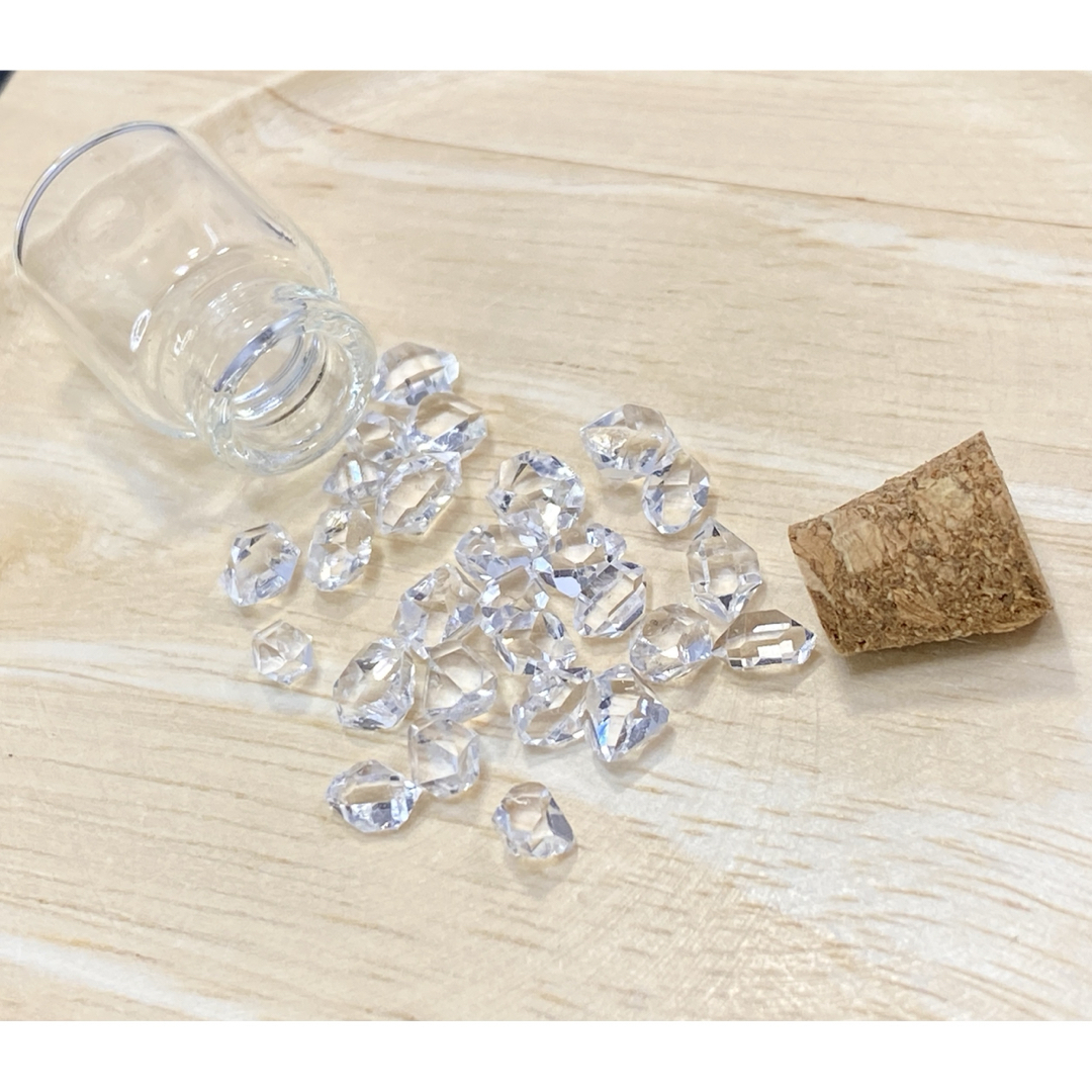 【夢を叶える】天然石ハーキマーダイヤモンド原石穴なしAAAAA-S×8ct小瓶付 ハンドメイドの素材/材料(各種パーツ)の商品写真