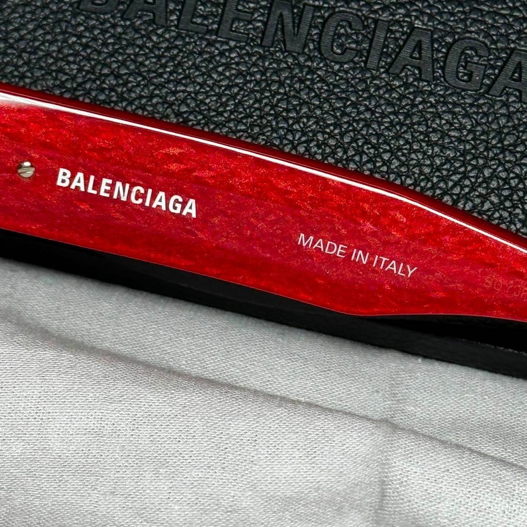 Balenciaga(バレンシアガ)のバレンシアガ  オーバル サングラス レッド × グレー BB0235S W レディースのファッション小物(サングラス/メガネ)の商品写真