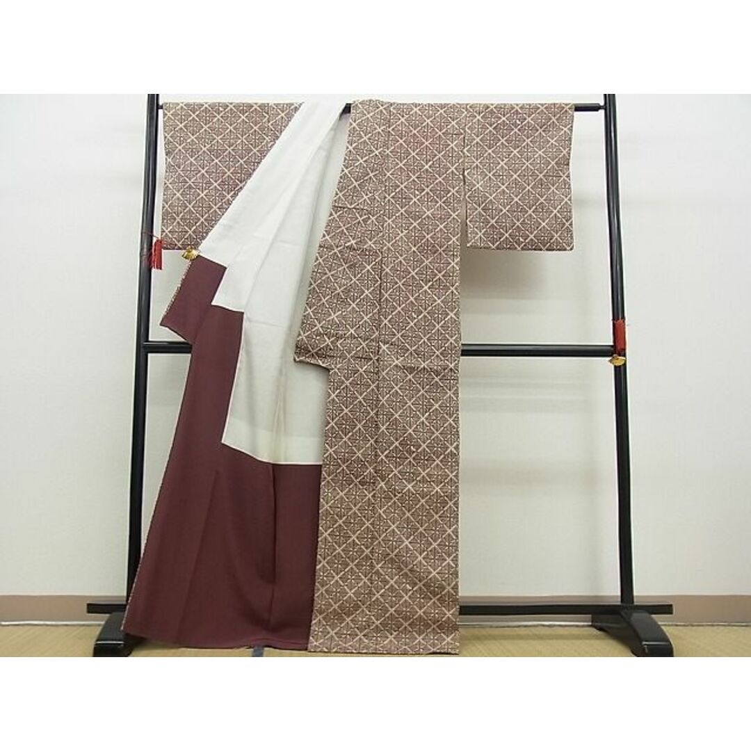 平和屋野田店■上質な紬　型染め　菱若松葉文　逸品　BAAC1408fw レディースの水着/浴衣(着物)の商品写真