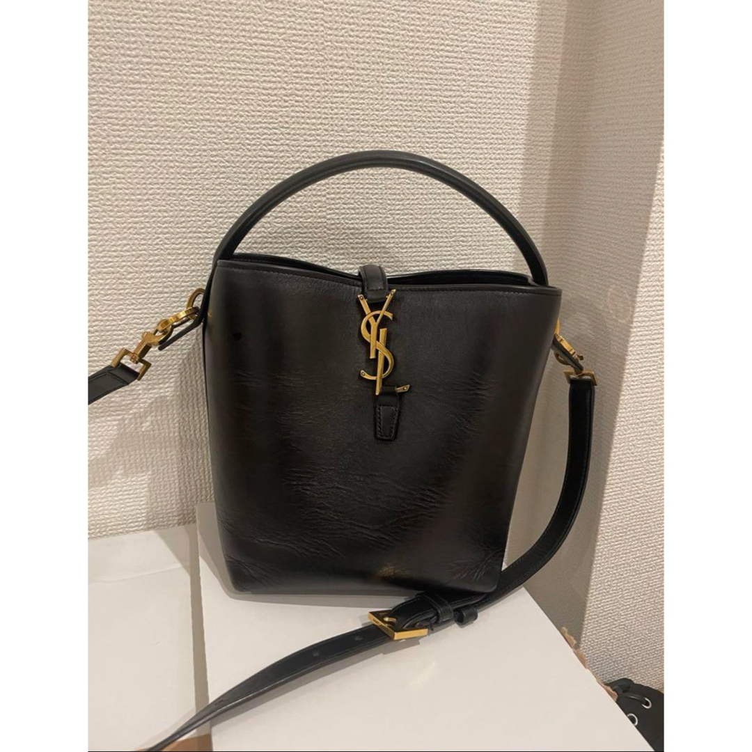 Saint Laurent(サンローラン)のサンローランLE37 黒バック　ハンド　ショルダー レディースのバッグ(ショルダーバッグ)の商品写真