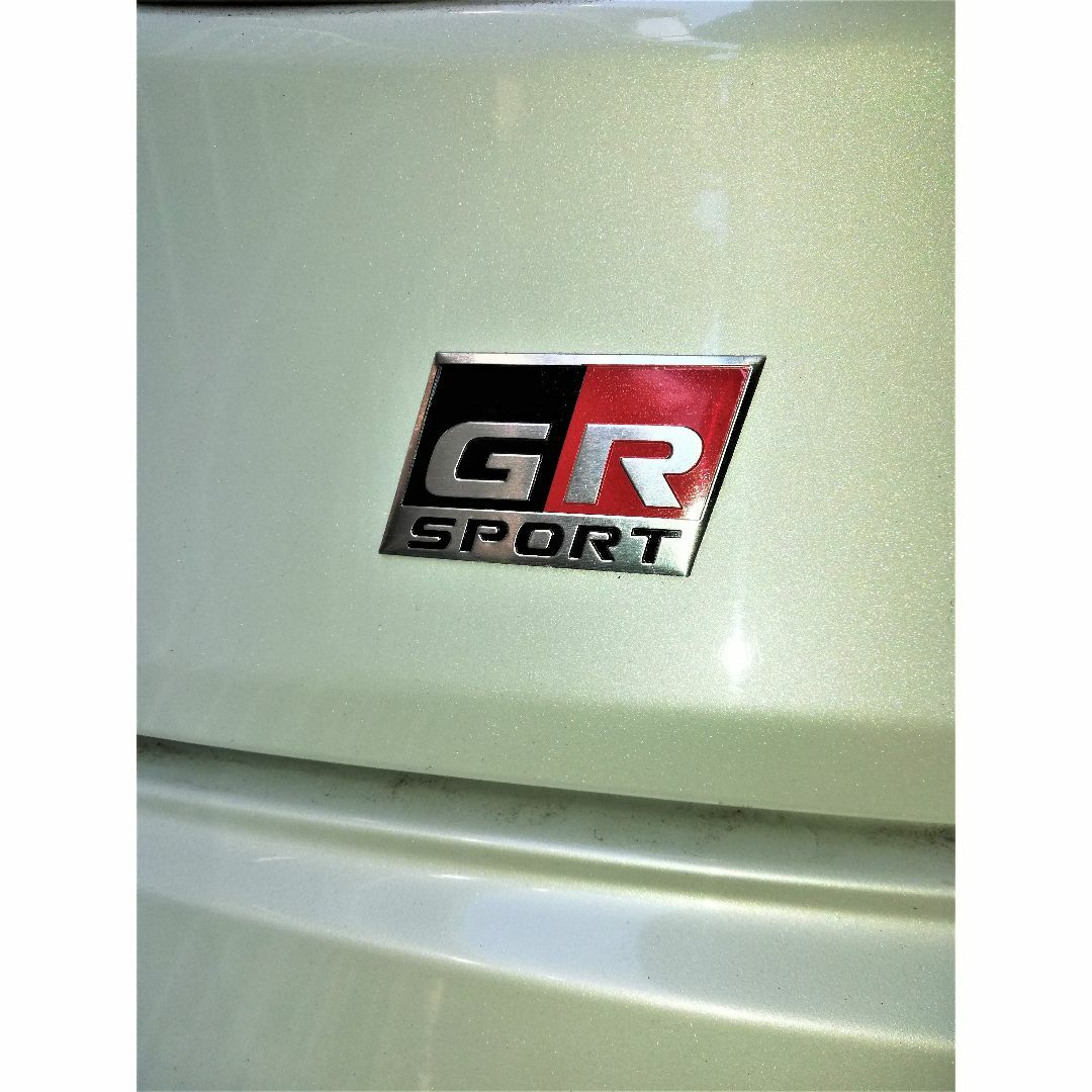 トヨタ GRスポーツ用 アルミ製カーエンブレム（１枚）　　　（＃048） 自動車/バイクの自動車(車外アクセサリ)の商品写真