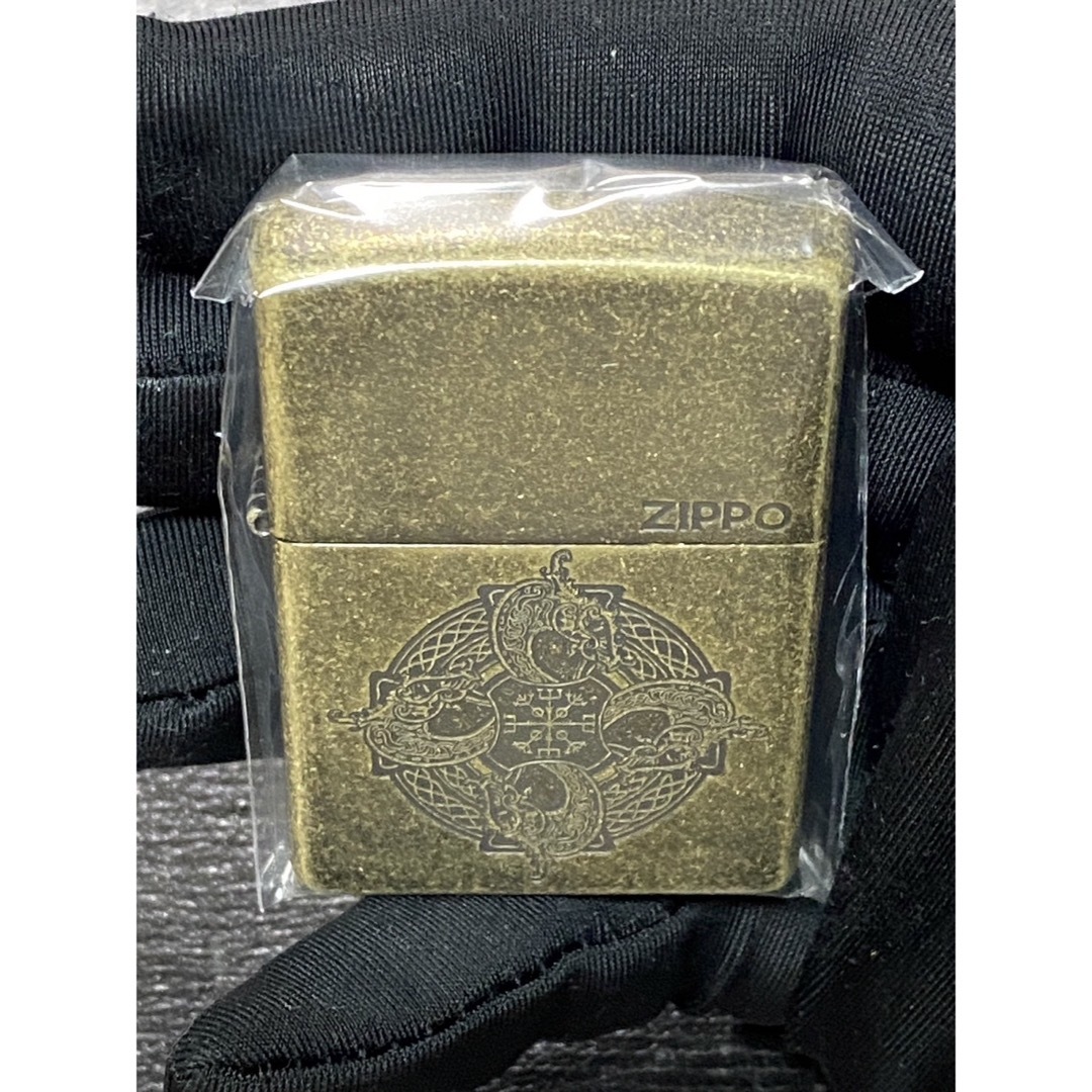 zippo アンティークゴールド 特殊加工 前面刻印 希少モデル 2022年製 メンズのメンズ その他(その他)の商品写真