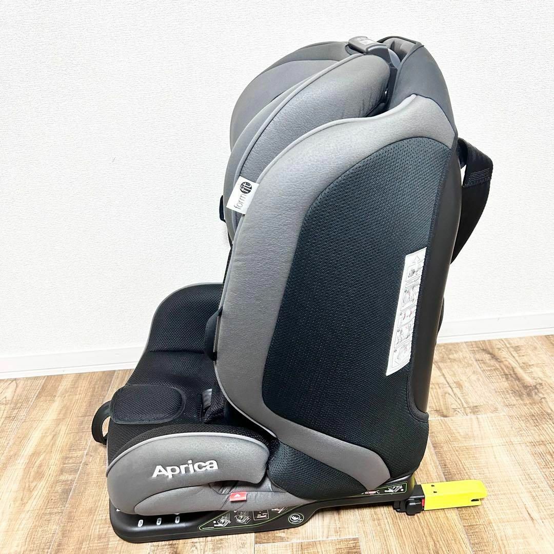 アップリカ　フォームフィット　ISOFIX　ブラック キッズ/ベビー/マタニティの外出/移動用品(自動車用チャイルドシート本体)の商品写真