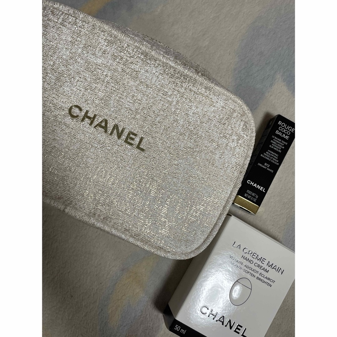 CHANEL(シャネル)のCHANEL シャネル 限定コフレ　ポーチ・ハンドクリーム・リップ　未使用新品 レディースのファッション小物(ポーチ)の商品写真