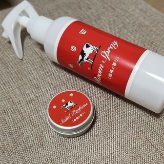 カウブランド(COW)の赤箱の香り　練り香水&ルームスプレー　数量限定商品☆(アロマグッズ)