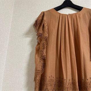 アナイ(ANAYI)の極美品　ANAYI レースプリーツ　ブラウス(シャツ/ブラウス(半袖/袖なし))