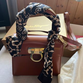 フェラガモ(Ferragamo)のフェラガモミニバッグ(ショルダーバッグ)