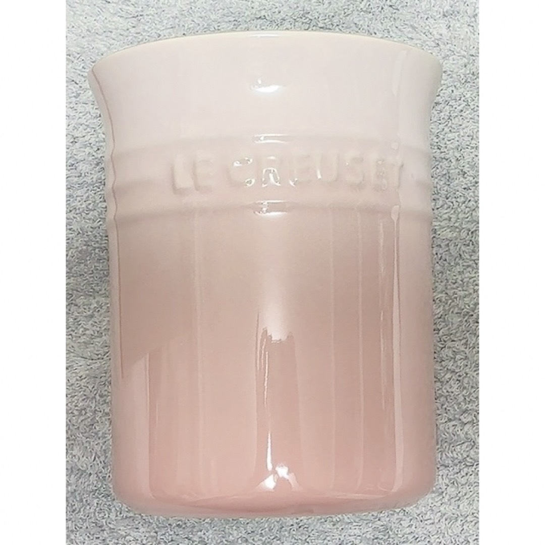 LE CREUSET(ルクルーゼ)の【新品】 ル・クルーゼ ルクルーゼ ユーテンシル・クロック (S) シェルピンク インテリア/住まい/日用品のキッチン/食器(タンブラー)の商品写真