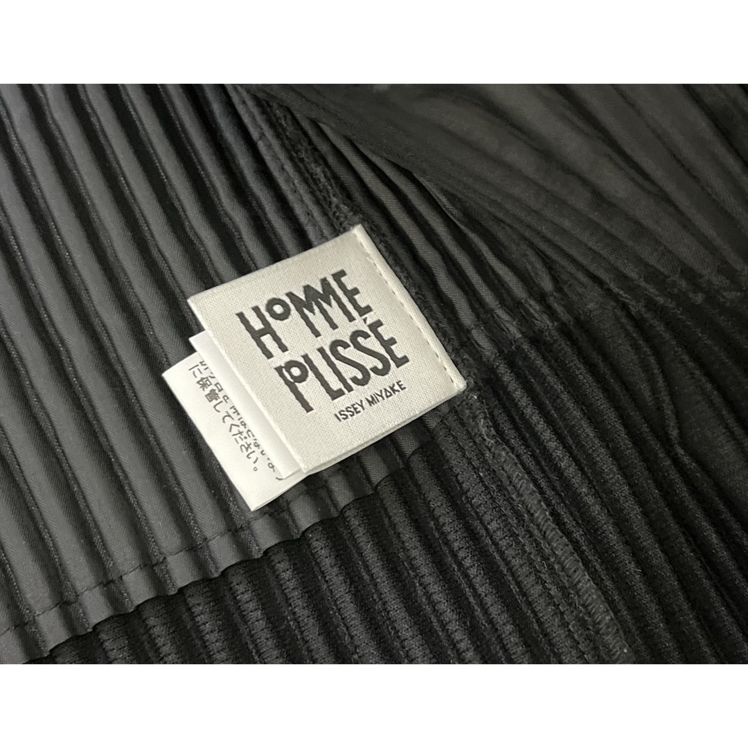 PLEATS PLEASE ISSEY MIYAKE(プリーツプリーズイッセイミヤケ)のHOMME PLISSÉ ISSEY MIYAKE プリーツ　パンツ メンズのパンツ(スラックス)の商品写真