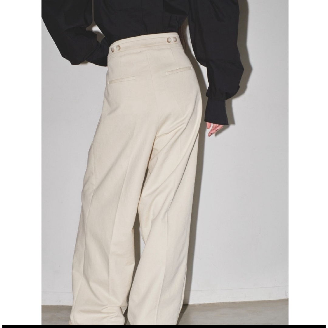 TODAYFUL(トゥデイフル)のpeach skin tuck trousers レディースのパンツ(カジュアルパンツ)の商品写真