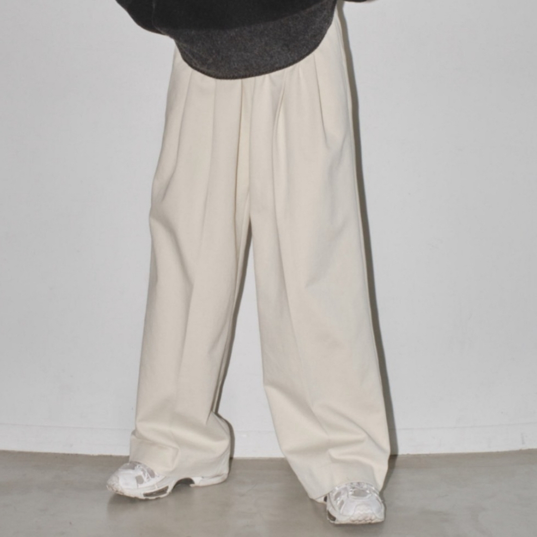 TODAYFUL(トゥデイフル)のpeach skin tuck trousers レディースのパンツ(カジュアルパンツ)の商品写真
