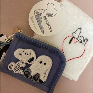 スヌーピー(SNOOPY)のタグ付き新品！スヌーピー のリール付きパスケース＆タオルハンカチ　2点セット(名刺入れ/定期入れ)