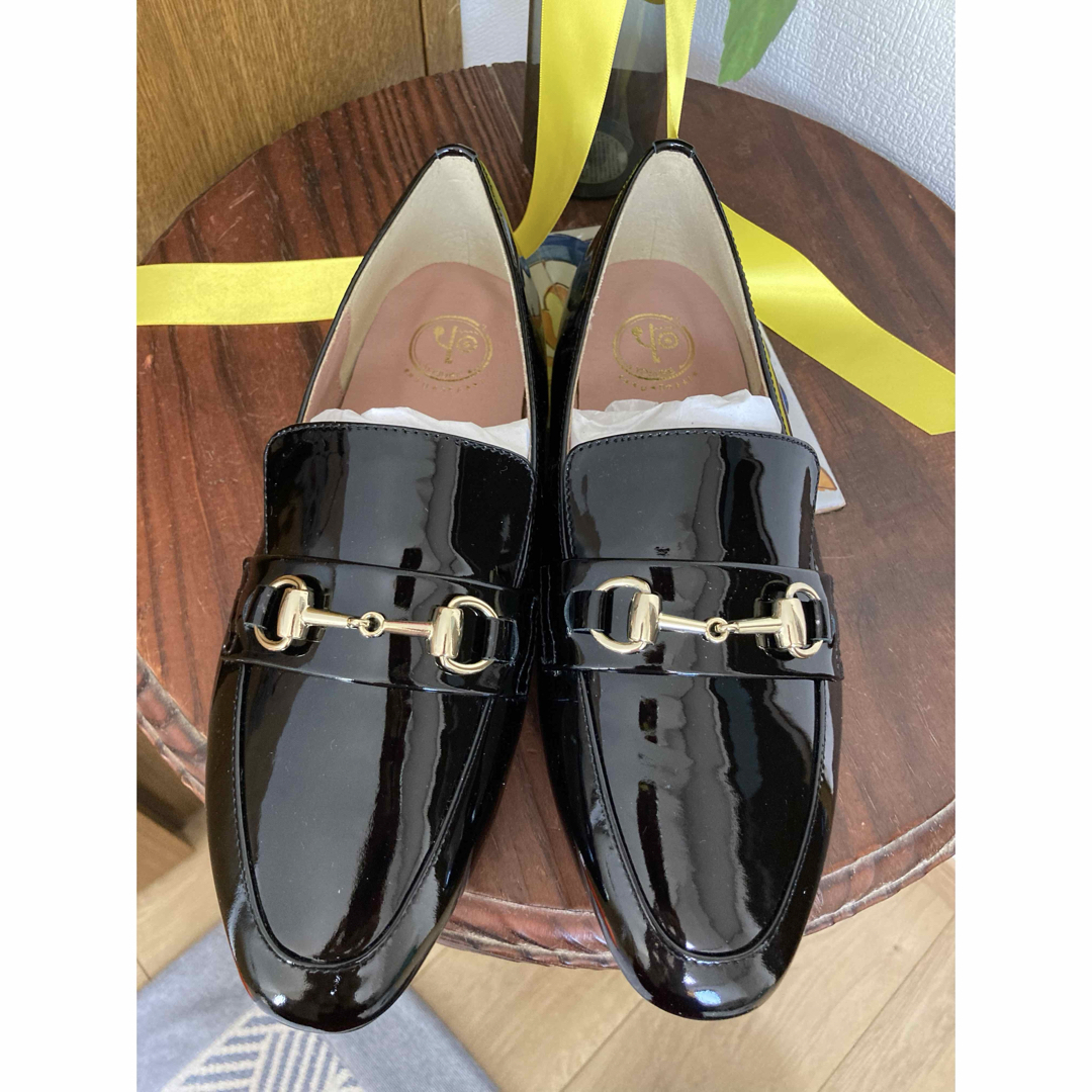 YOSUKE(ヨースケ)のヨースケ　本革　エナメルローファー　新品 レディースの靴/シューズ(ローファー/革靴)の商品写真