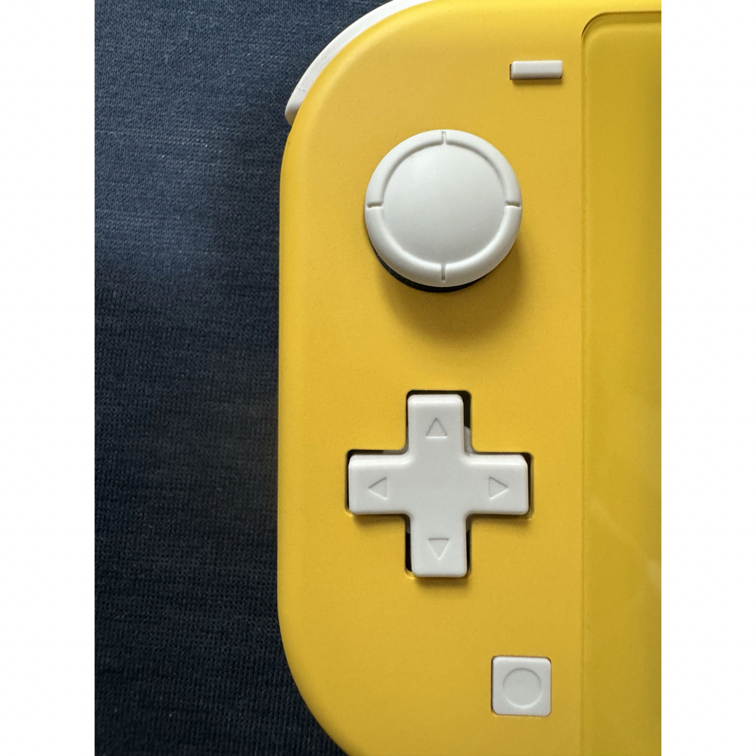 Nintendo Switch Lite イエロー エンタメ/ホビーのゲームソフト/ゲーム機本体(家庭用ゲーム機本体)の商品写真