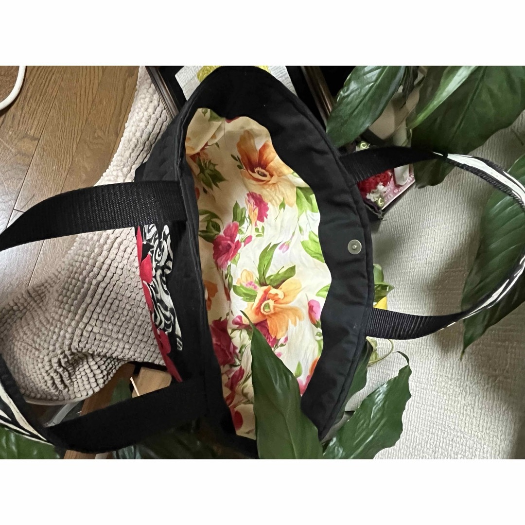 ハワイアンキルトバッグ　トートバッグ　カメ　モンステラ　ホヌ レディースのバッグ(トートバッグ)の商品写真