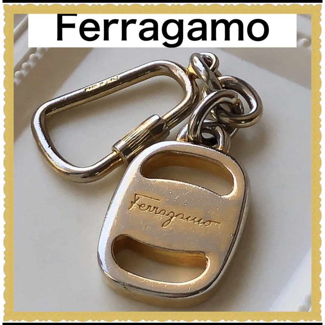 Salvatore Ferragamo(サルヴァトーレフェラガモ)のFerragamo フェラガモキーホルダー　キーリング  チャーム レディースのファッション小物(キーホルダー)の商品写真