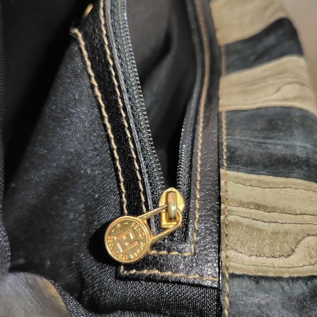 FENDI(フェンディ)のFENDI　フェンディ　ショルダー　斜め掛けバッグ　メッセンジャーバッグ レディースのバッグ(ショルダーバッグ)の商品写真