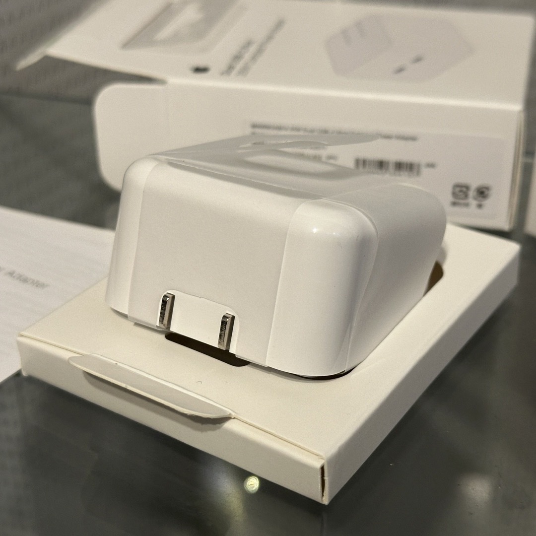 Apple(アップル)の新品未使用 純正Apple USB-Cポート搭載 35Wデュアル電源アダプタ スマホ/家電/カメラのスマートフォン/携帯電話(バッテリー/充電器)の商品写真