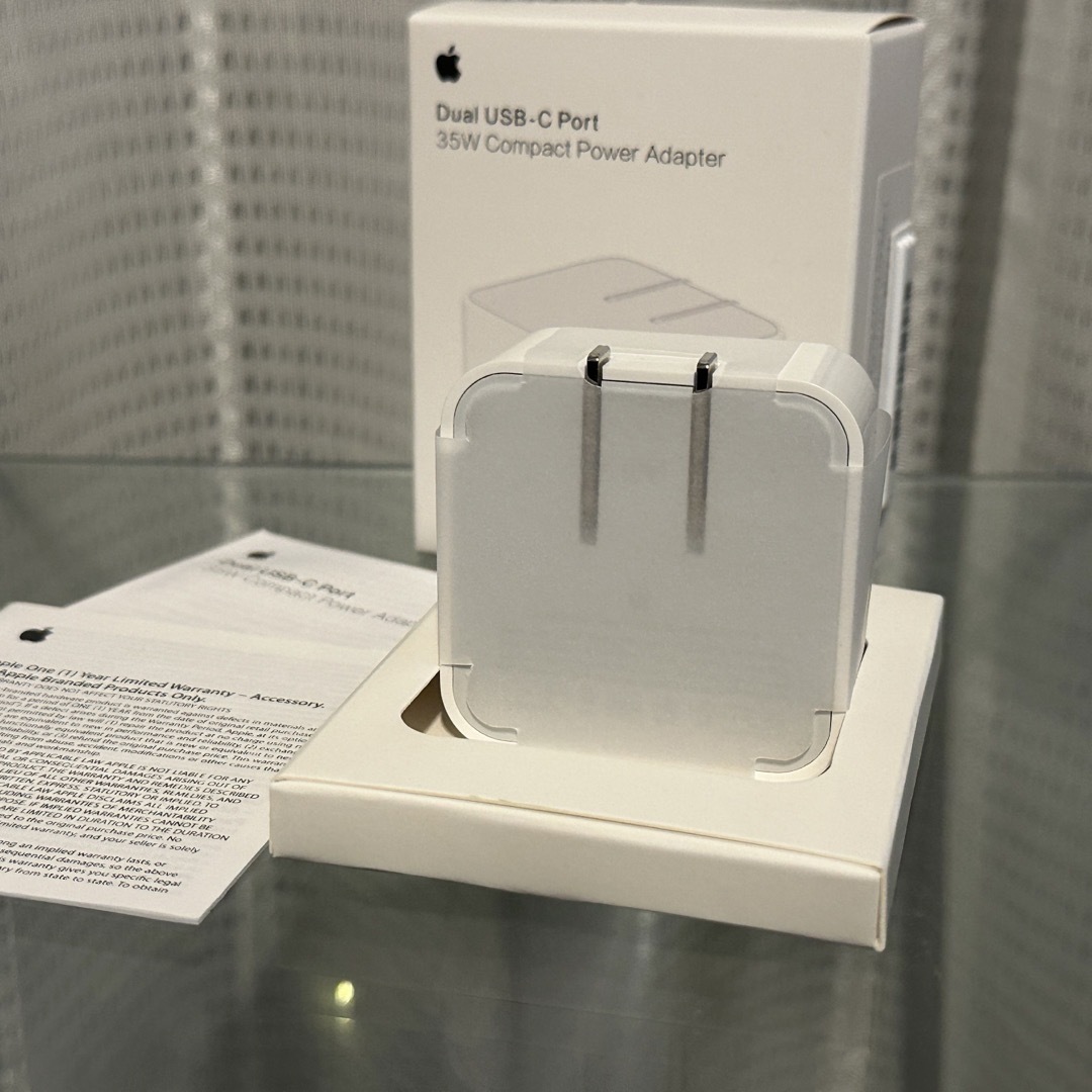 Apple(アップル)の新品未使用 純正Apple USB-Cポート搭載 35Wデュアル電源アダプタ スマホ/家電/カメラのスマートフォン/携帯電話(バッテリー/充電器)の商品写真