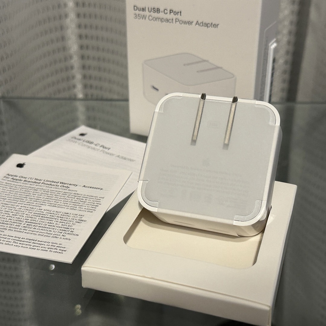 Apple(アップル)の新品未使用 純正Apple USB-Cポート搭載 35Wデュアル電源アダプタ スマホ/家電/カメラのスマートフォン/携帯電話(バッテリー/充電器)の商品写真