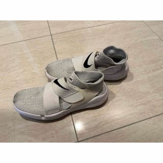 ナイキ(NIKE)のNIKE スニーカー　白　22センチ(スニーカー)