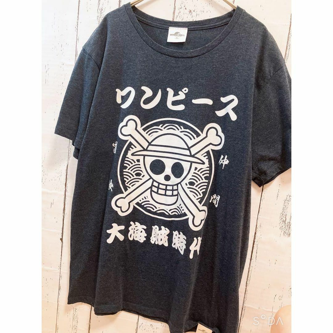 ONE PIECE(ワンピース)の【限定品】USJ ワンピース コラボ　Tシャツ　和風ロゴ エンタメ/ホビーのアニメグッズ(その他)の商品写真