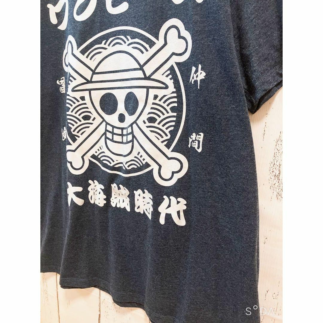 ONE PIECE(ワンピース)の【限定品】USJ ワンピース コラボ　Tシャツ　和風ロゴ エンタメ/ホビーのアニメグッズ(その他)の商品写真