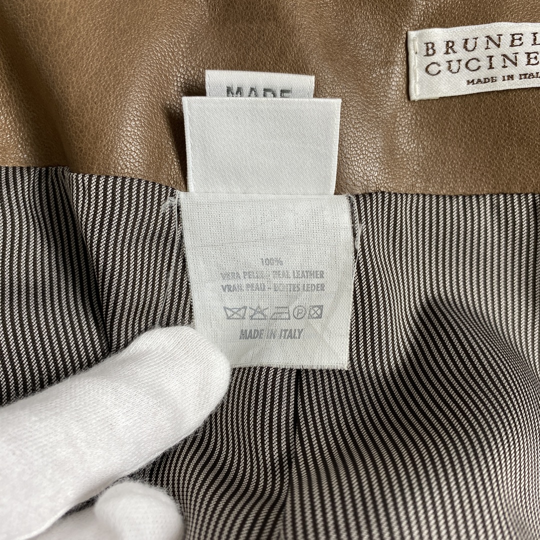 BRUNELLO CUCINELLI(ブルネロクチネリ)のブルネロクチネリ　スカート　レザー　イタリア製　キャメルカラー　高級正規品 レディースのスカート(ミニスカート)の商品写真