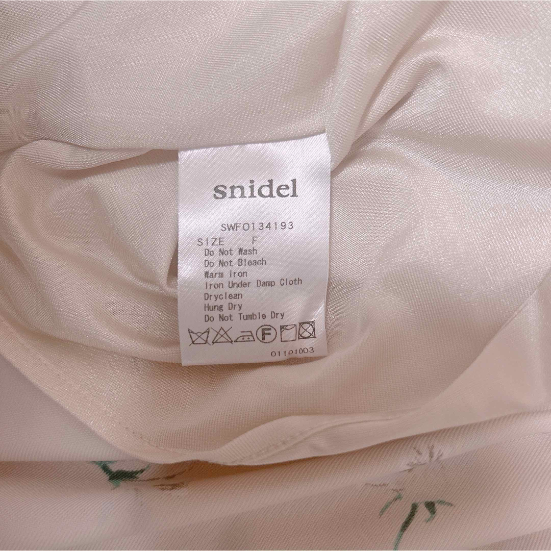 SNIDEL(スナイデル)の【超美品】♡スナイデル♡ウエストリボンフラワーワンピース♡ レディースのワンピース(ミニワンピース)の商品写真