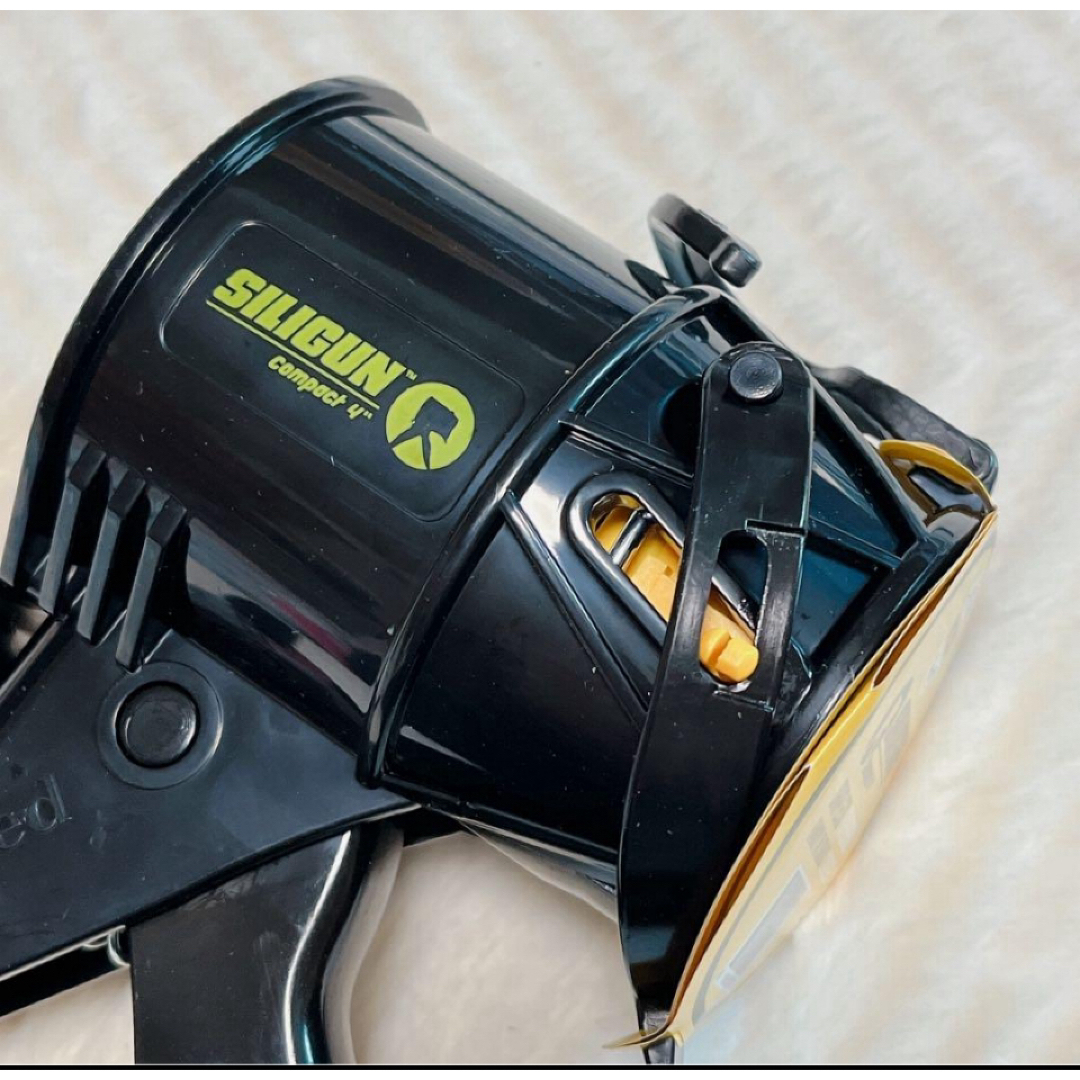 SILIGUNコーキングガン コンパ クト軽量防水 接合 接着黒 ブラック スポーツ/アウトドアの自転車(工具/メンテナンス)の商品写真