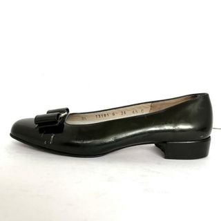 サルヴァトーレフェラガモ(Salvatore Ferragamo)のSalvatoreFerragamo(サルバトーレフェラガモ) パンプス 6 1/2 C レディース - 黒 リボン/ヴァラ レザー(ハイヒール/パンプス)