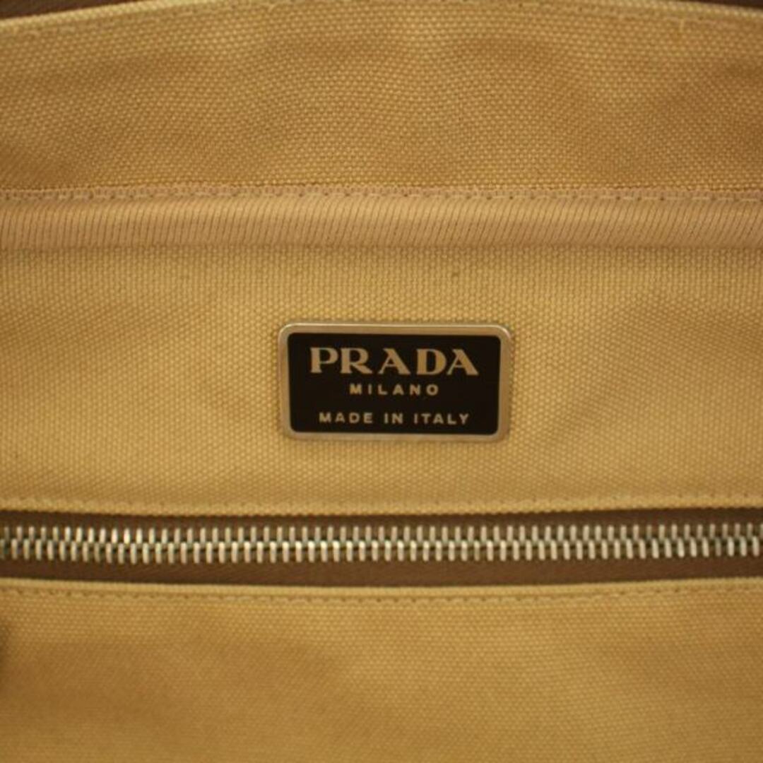 PRADA(プラダ)のプラダ トラベルバッグインレッドレザー ボストンバッグ クロシェット 三角ロゴ レディースのバッグ(ボストンバッグ)の商品写真