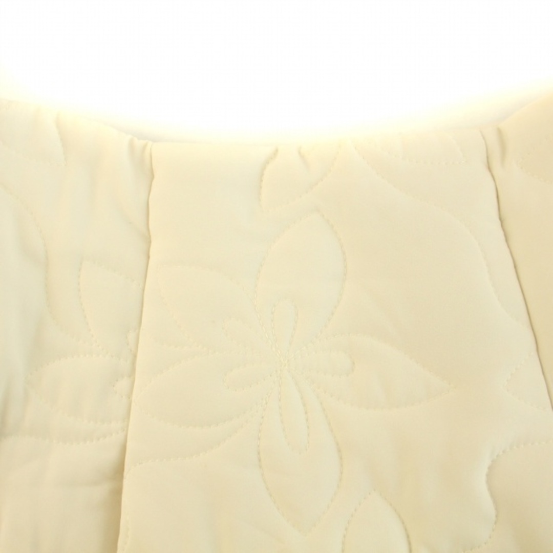 Noela(ノエラ)のノエラ フラワーキルティングスカート フレア ミモレ ロング 花柄 M 白 レディースのスカート(ロングスカート)の商品写真