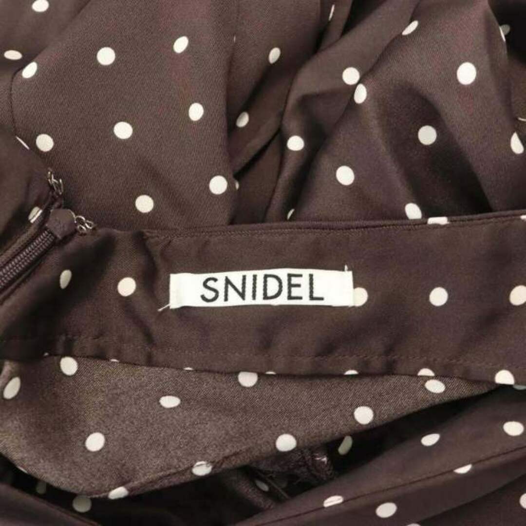 SNIDEL(スナイデル)のスナイデル Sustainaギャザーパフスリーブドットワンピース ロング 半袖 レディースのワンピース(ロングワンピース/マキシワンピース)の商品写真