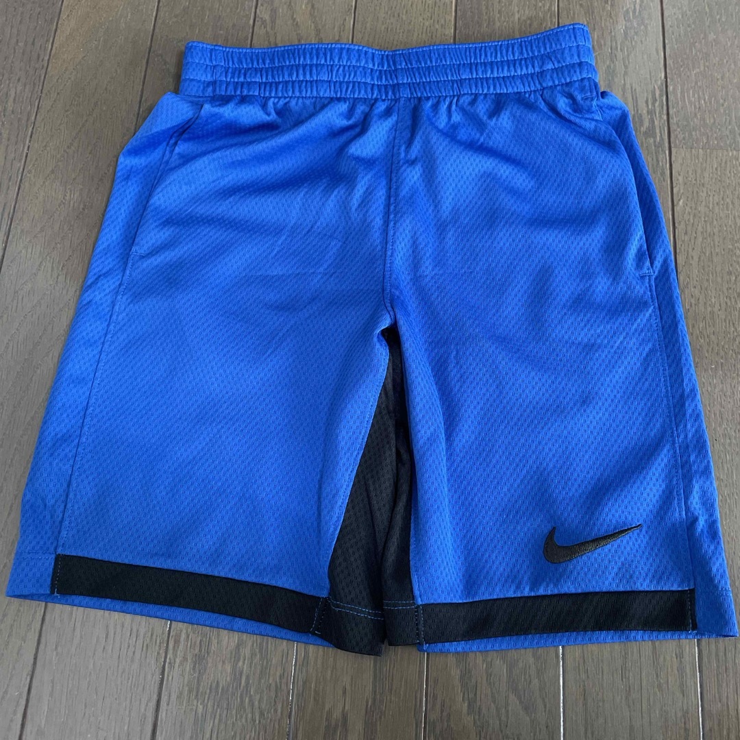 NIKE(ナイキ)のナイキ　ハーフパンツ　キッズM キッズ/ベビー/マタニティのキッズ服男の子用(90cm~)(パンツ/スパッツ)の商品写真