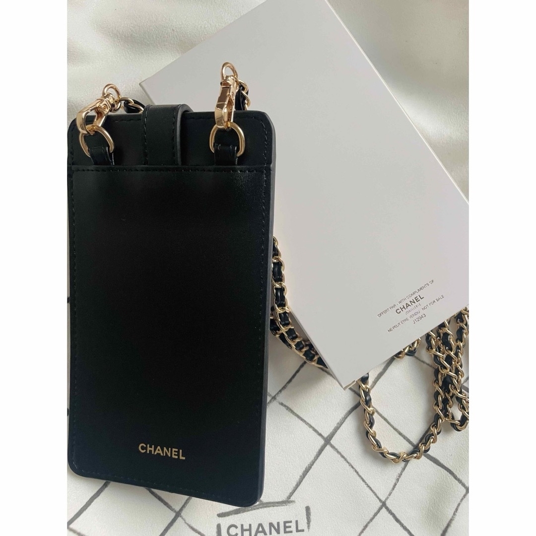 CHANEL(シャネル)のCHANEL ココクラッシュ チェーン付 ポーチ 箱付き レディースのファッション小物(ポーチ)の商品写真