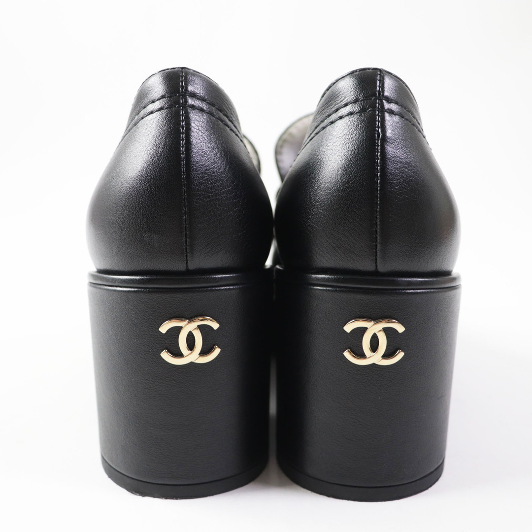 CHANEL(シャネル)の極美品◎CHANEL シャネル 23B G45142 ココチャーム チェーン ヒールローファー ブラック ゴールド金具 35.5 箱・保存袋付き イタリア製 レディース レディースの靴/シューズ(ローファー/革靴)の商品写真