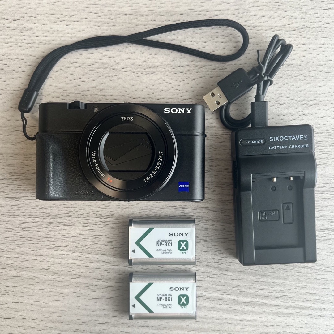 SONY DSC-RX100M3(バッテリー2つ、社外品の充電器付き) SONY DSC-RX100M3(バッテリー2つ、社外品の充電器付き)