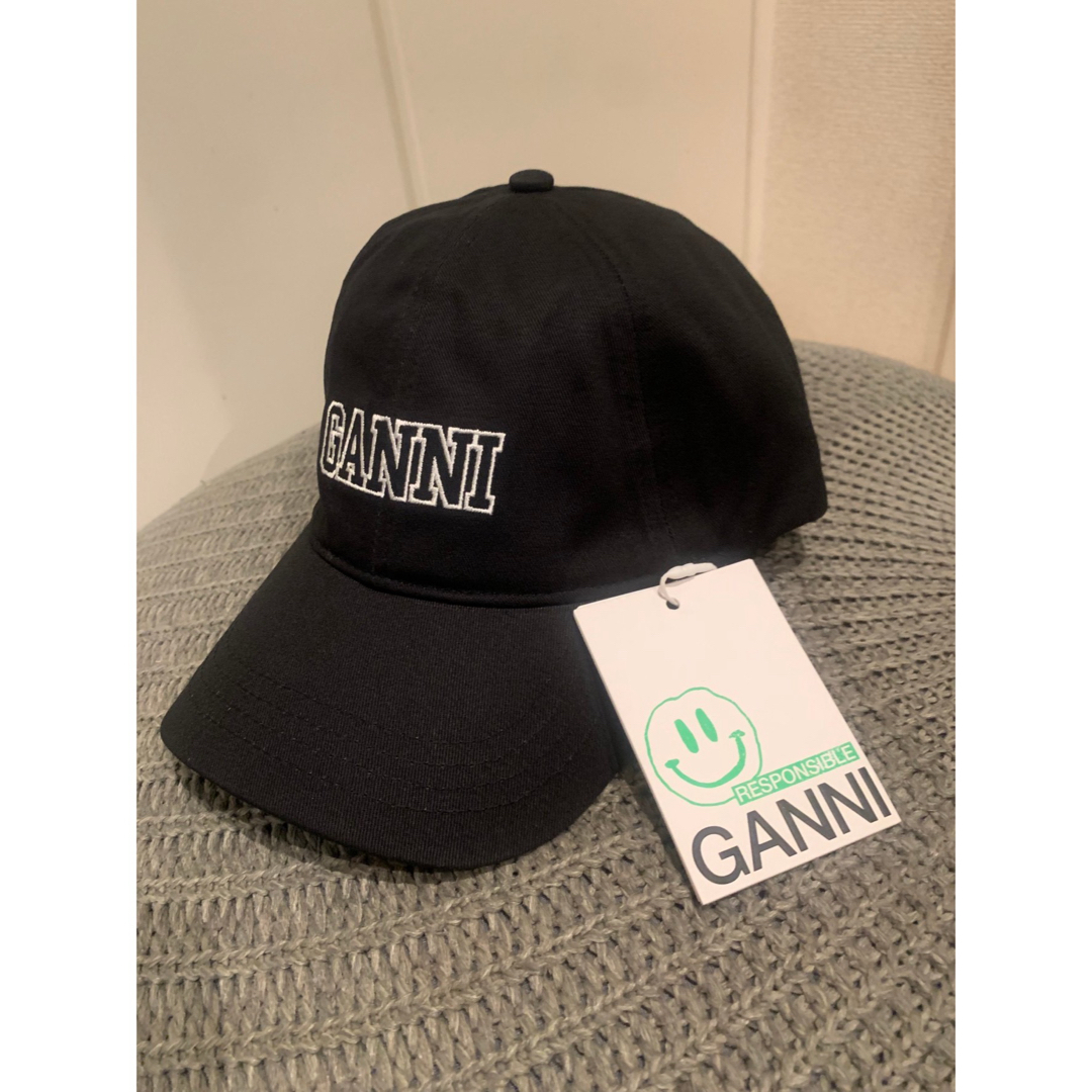 【GANNI】ガニー　キャップ　ブラック　ロゴ　新品未使用　ユニセックス　OS レディースの帽子(キャップ)の商品写真