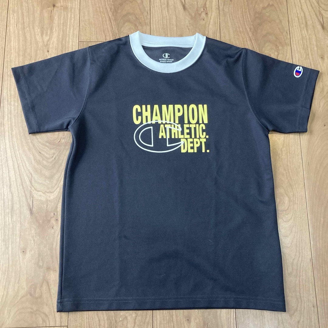 Champion(チャンピオン)のキッズ　チャンピオン　champion 黒　メッシュ　Tシャツ　140 キッズ/ベビー/マタニティのキッズ服男の子用(90cm~)(Tシャツ/カットソー)の商品写真