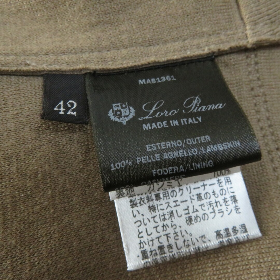 LORO PIANA(ロロピアーナ)の未使用品☆Loro Piana ロロピアーナ FAF8096 ラムレザー 裏地カシミヤ100％ 比翼仕立て コート ベージュ 42 （日本サイズ約Mサイズ相当） ハンガー・ガーメント付き イタリア製 正規品 レディース レディースのジャケット/アウター(その他)の商品写真