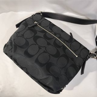 コーチ(COACH)の美品 正規品 COACH コーチ ショルダーバッグ シグネチャー 黒 肩掛け 鞄(ショルダーバッグ)